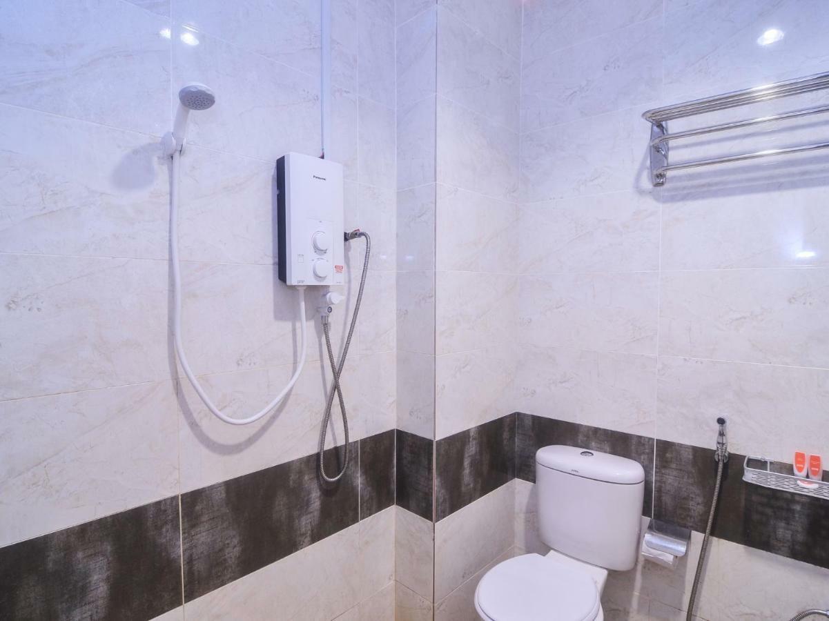 Oyo 1119 Memoire Express Hotel Kuching Esterno foto