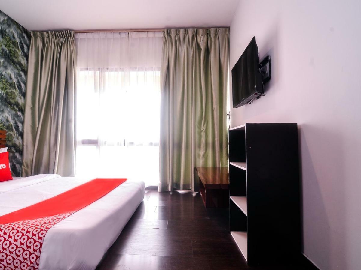Oyo 1119 Memoire Express Hotel Kuching Esterno foto