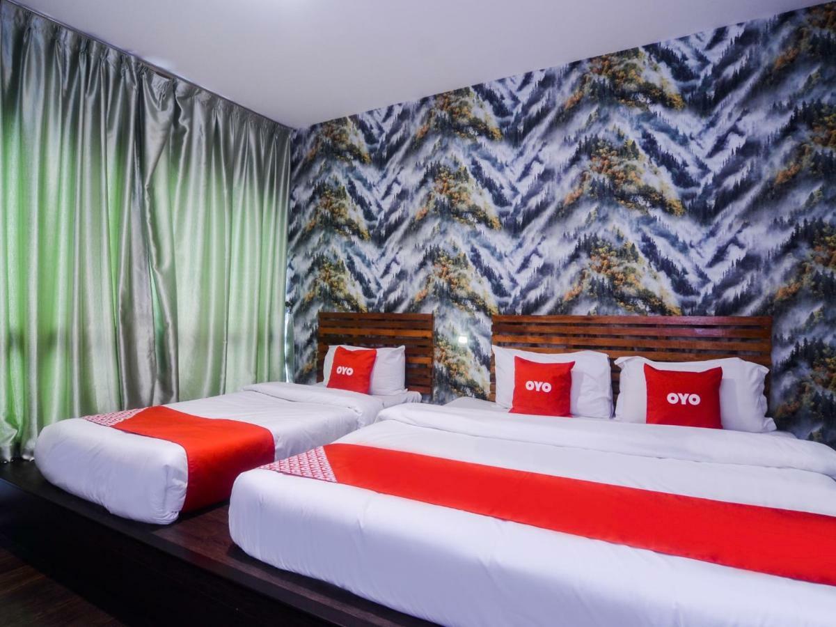 Oyo 1119 Memoire Express Hotel Kuching Esterno foto