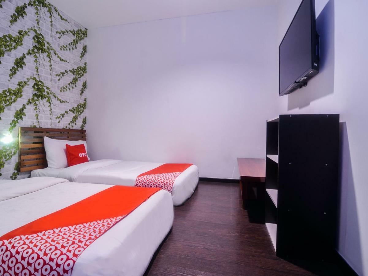 Oyo 1119 Memoire Express Hotel Kuching Esterno foto