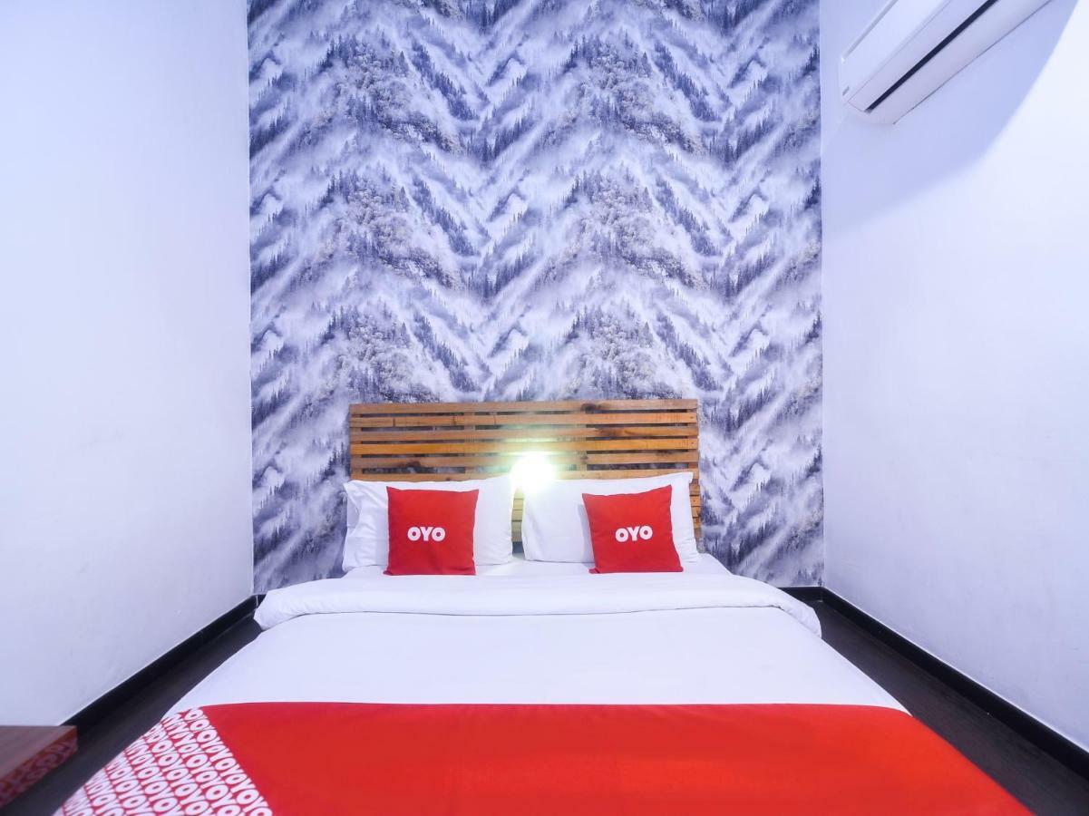 Oyo 1119 Memoire Express Hotel Kuching Esterno foto