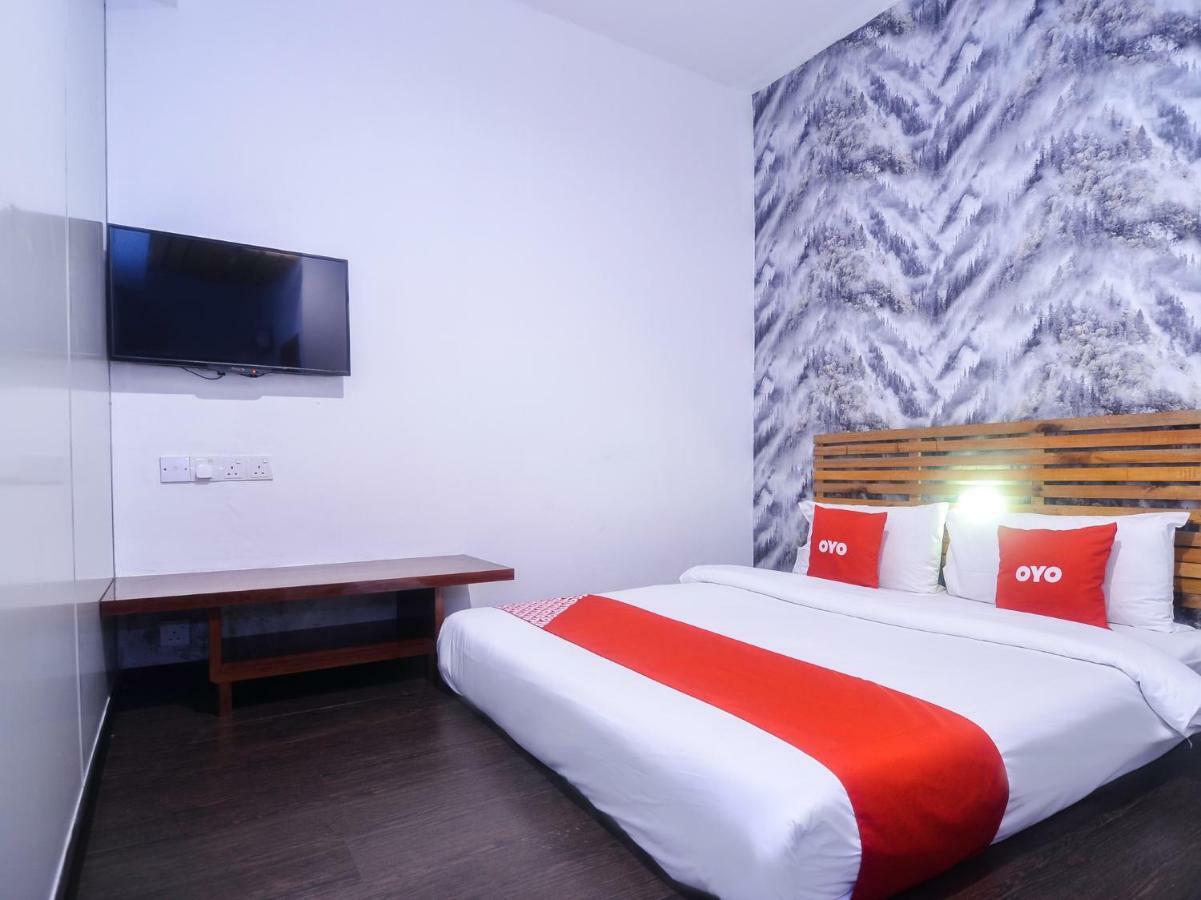 Oyo 1119 Memoire Express Hotel Kuching Esterno foto