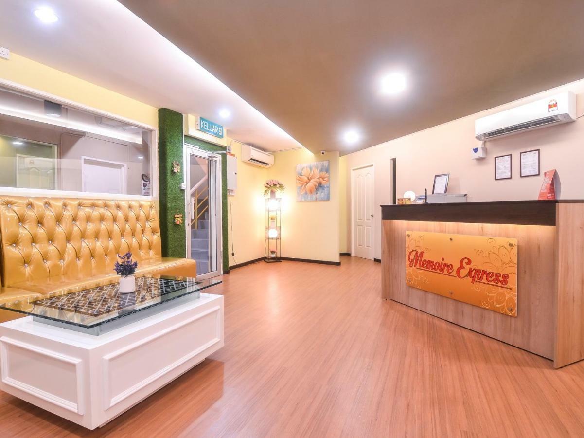 Oyo 1119 Memoire Express Hotel Kuching Esterno foto