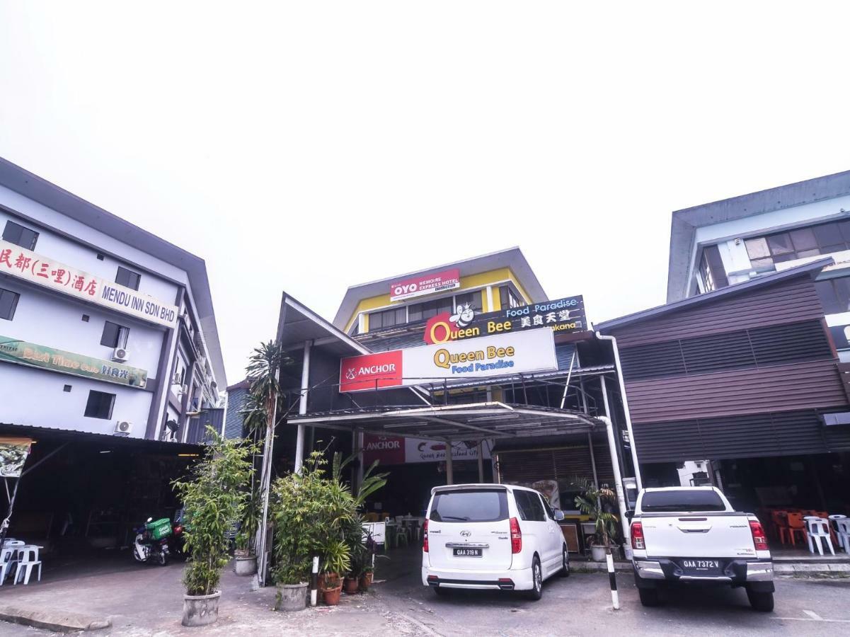 Oyo 1119 Memoire Express Hotel Kuching Esterno foto